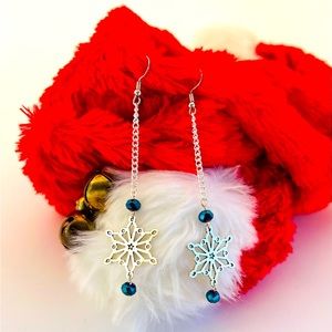 Snowflake dangle earrings. $10
